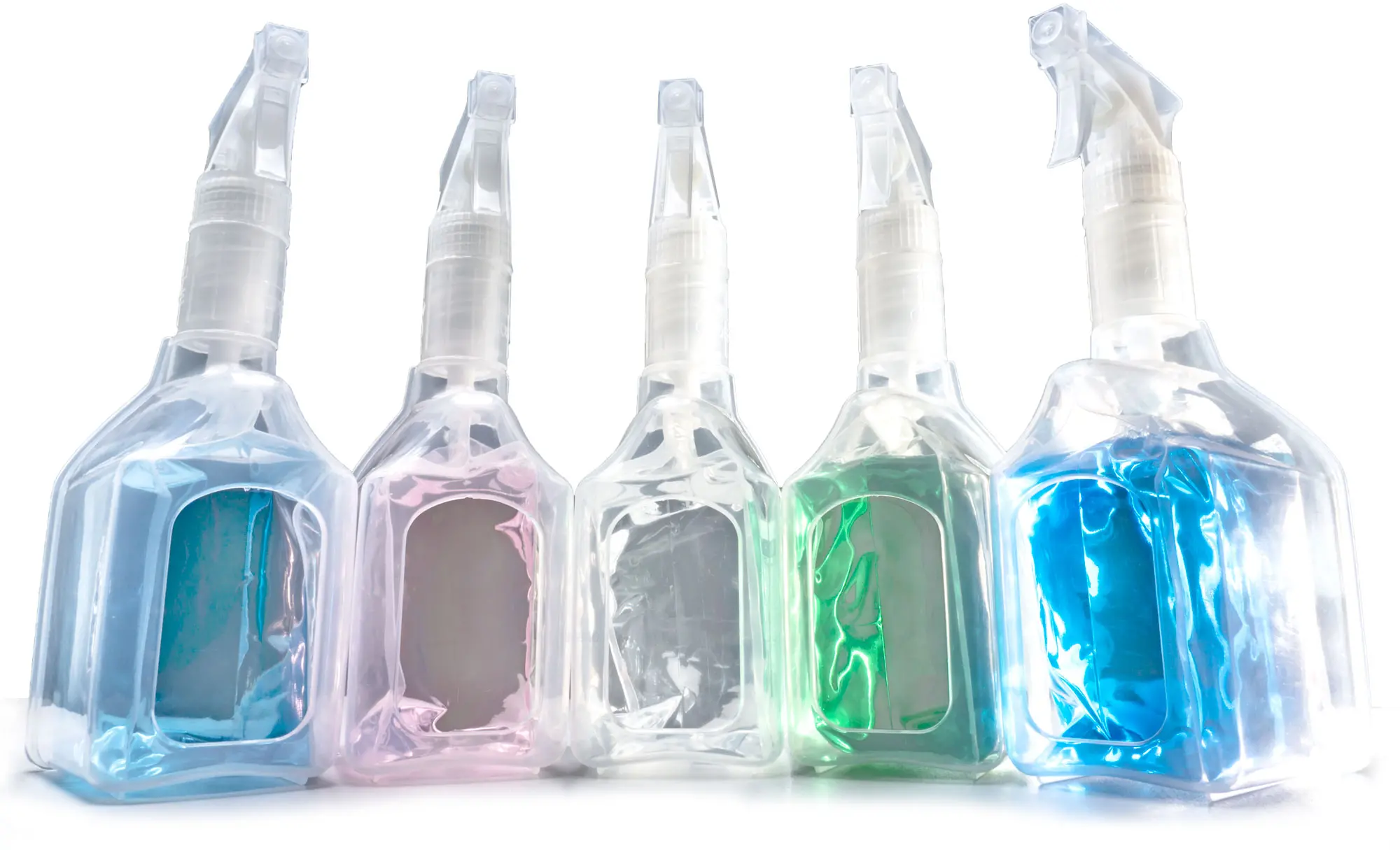 Botellas recargables del sistema Eco Z de DSP con líquidos de distintos colores, productos de limpieza sostenible y profesional